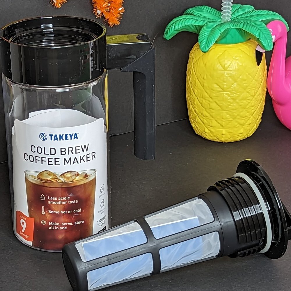 NWOT Takeya Patented Black Deluxe Cold Brew Coffee Maker (1Q)